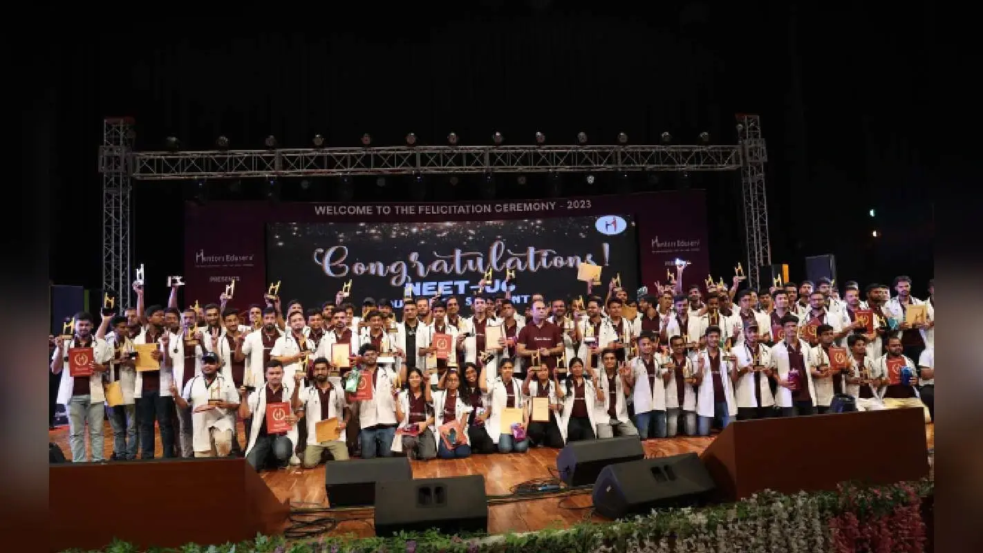 उद्योग मंत्री ने सफल विद्यार्थियों को सम्मानित किया