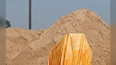 Jharkhand News: हजारीबाग के केरेडारी में अवैध बालू का कारोबार जारी, रात भर ट्रैक्टरों से होती है ढुलाई