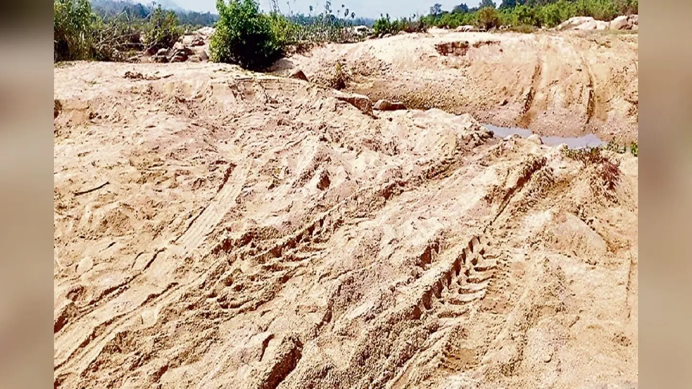 गढ़वा में बालूू के उठाव पर लगी रोक हटी, चिह्नित बालू घाटों से ही हो सकेगा उठाव
