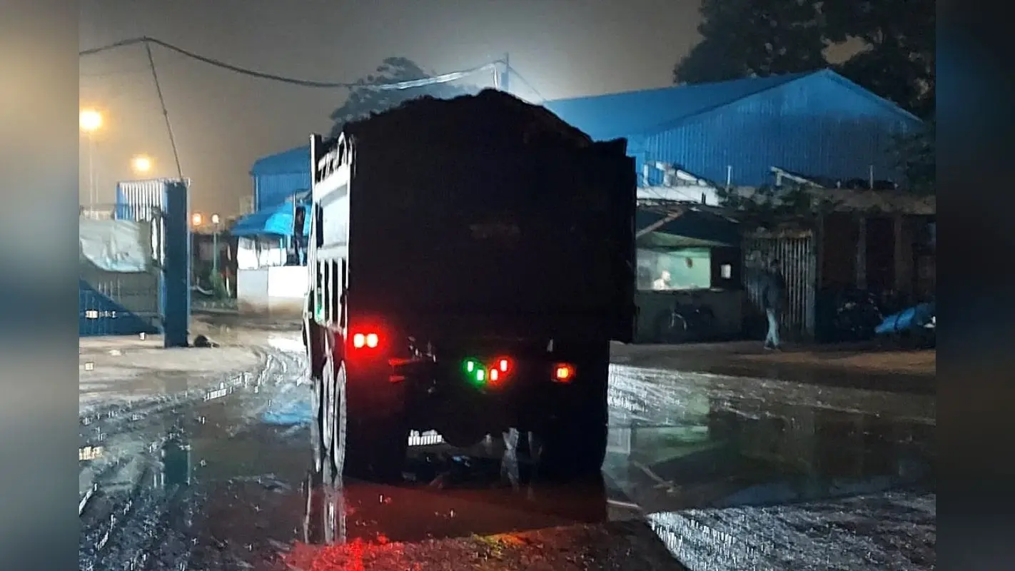 झारखंड: एनजीटी की रोक के बावजूद धड़ल्ले से हो रहा बालू का उठाव, शाम ढलते ही एक्टिव हो जाते हैं बालू माफिया