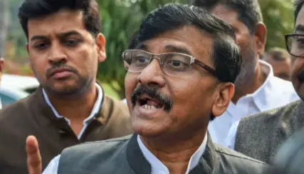 संजय राउत का दावा, वेंटीलेटर सपोर्ट पर एकनाथ शिंदे सरकार, फरवरी में हो जाएगा पतन