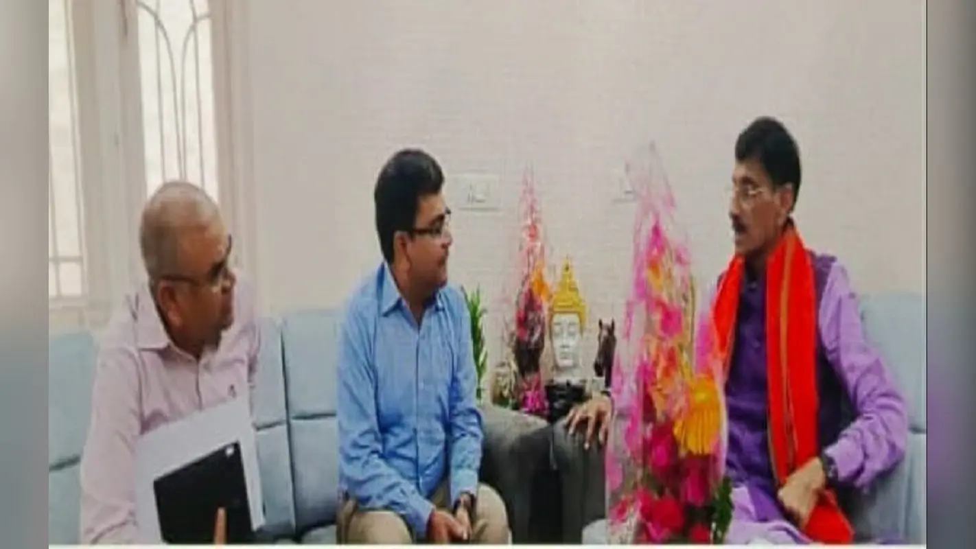 Jharkhand: रांची MP संजय सेठ से मिले JBVNL के अधिकारी, दुर्गा पूजा में 24 घंटे बिजली देने का दिया आश्वासन