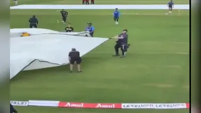 IND vs NZ: संजू सैमसन ने मैच खेले बगैर ही जीता फैंस का दिल, बारिश के बीच की ग्राउंड स्टाफ की मदद, VIDEO