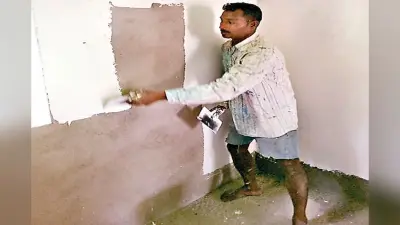 झारखंड का ये फुटबॉलर पेट पालने के घरों में पोचाड़ा करने को है विवश, खेल चुके हैं कई राष्ट्रीयस्तर का मुकाबला