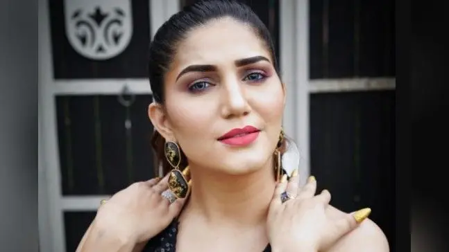 Sapna Choudhary Video: पिंक सूट पहनकर सपना चौधरी ने दिखाई अदाएं, सोशल मीडिया पर डांस VIDEO वायरल