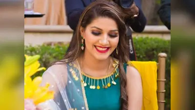 Sapna Choudhary Dance: सपना चौधरी ने स्टेज पर मचाया गदर, ठुमकों से लूटी महफिल, देखें VIDEO