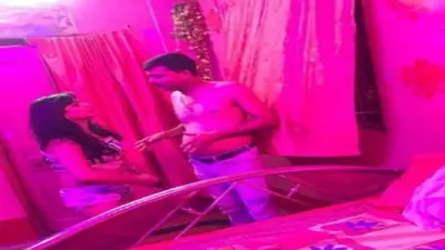 VIDEO: शराब और शबाब के नशे में झूमते थानेदार, वीडियो वायरल होने पर एसपी लिपि सिंह ने किया सस्पेंड