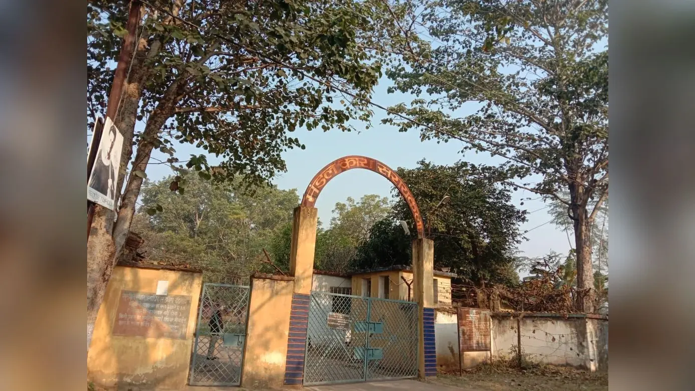 झारखंड के सरायकेला में जेल से फरार आरोपी गिरफ्तार, तीन पुलिसकर्मी सस्पेंड