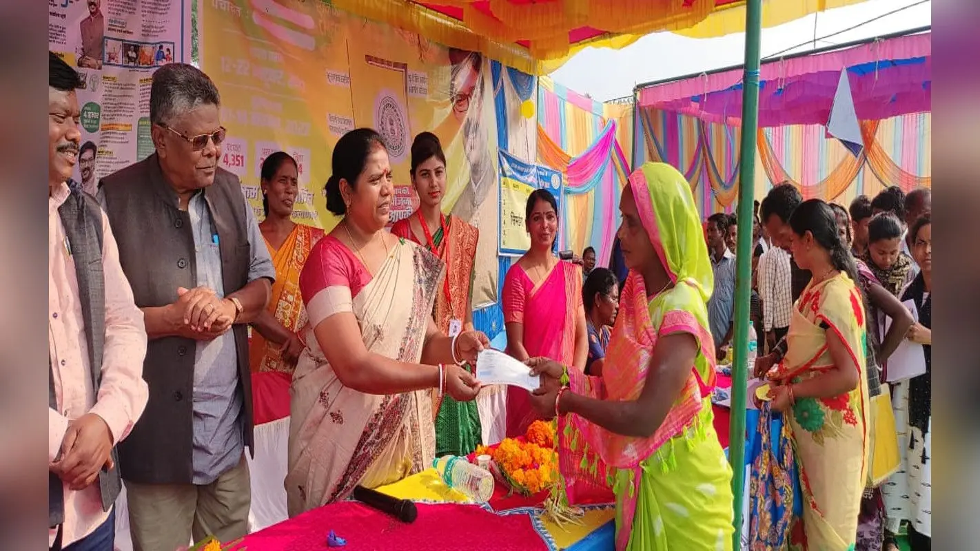 सिमडेगा के बंगरू में सरकार आपके द्वार कार्यक्रम, पाकरटांड़ जिप सदस्य बोली- 11 नवंबर का दिन बना ऐतिहासिक