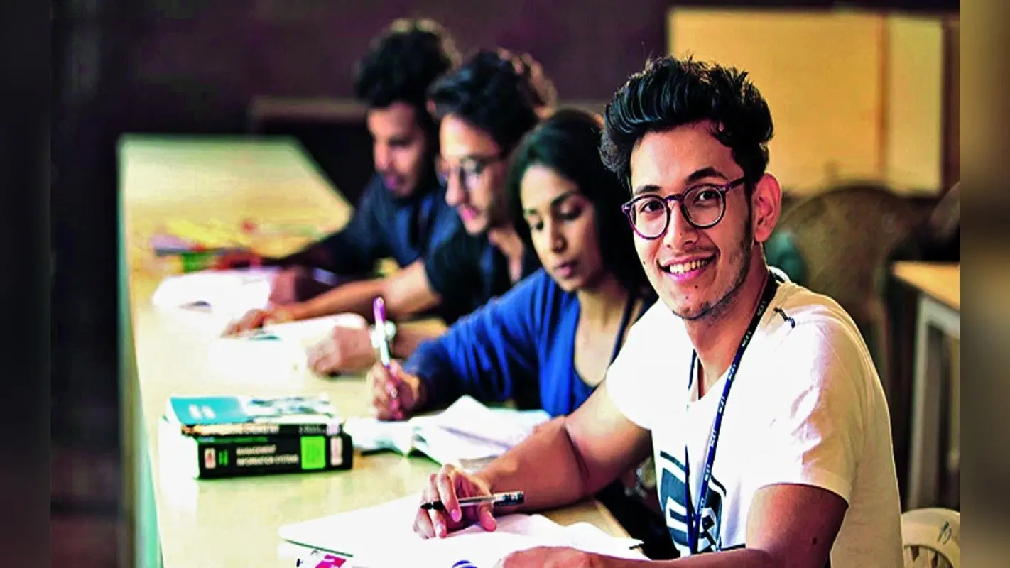 Graduation के बाद इन Courses को कर पाएं लाखों के पैकेज