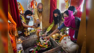 Pradosh Vrat 2020: कल है इस साल का आखिरी रवि प्रदोष व्रत, यहां जानें शुभ मुहूर्त, पूजा विधि और व्रत कथा