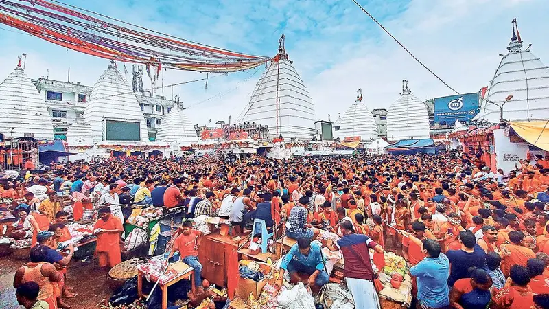 Sawan Somwari 2022: बिहार के विभिन्न शिवालयों में उमड़ी भक्तों की भीड़, शिवमय हुआ वातावरण