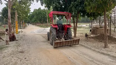 श्रावणी मेला 2023: सुल्तानगंज से लेकर बांका व मुंगेर में तैयार किया जा रहा कांवरिया पथ, बिछाए जा रहे सफेद बालू