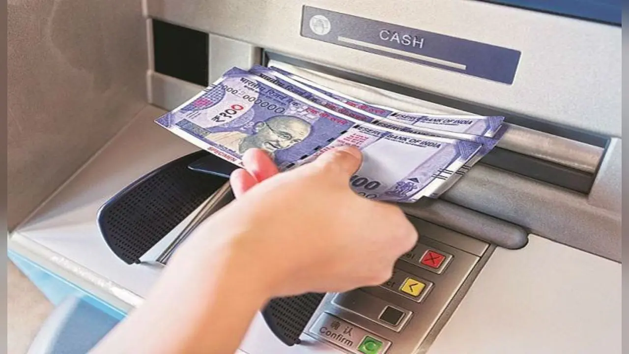 पटना में दो साल लिव-इन में रहने के बाद प्रेमिका ने कर दिया खेल, प्रेमी को लुटवाया, लाखों रुपये करवाये ट्रांसफर