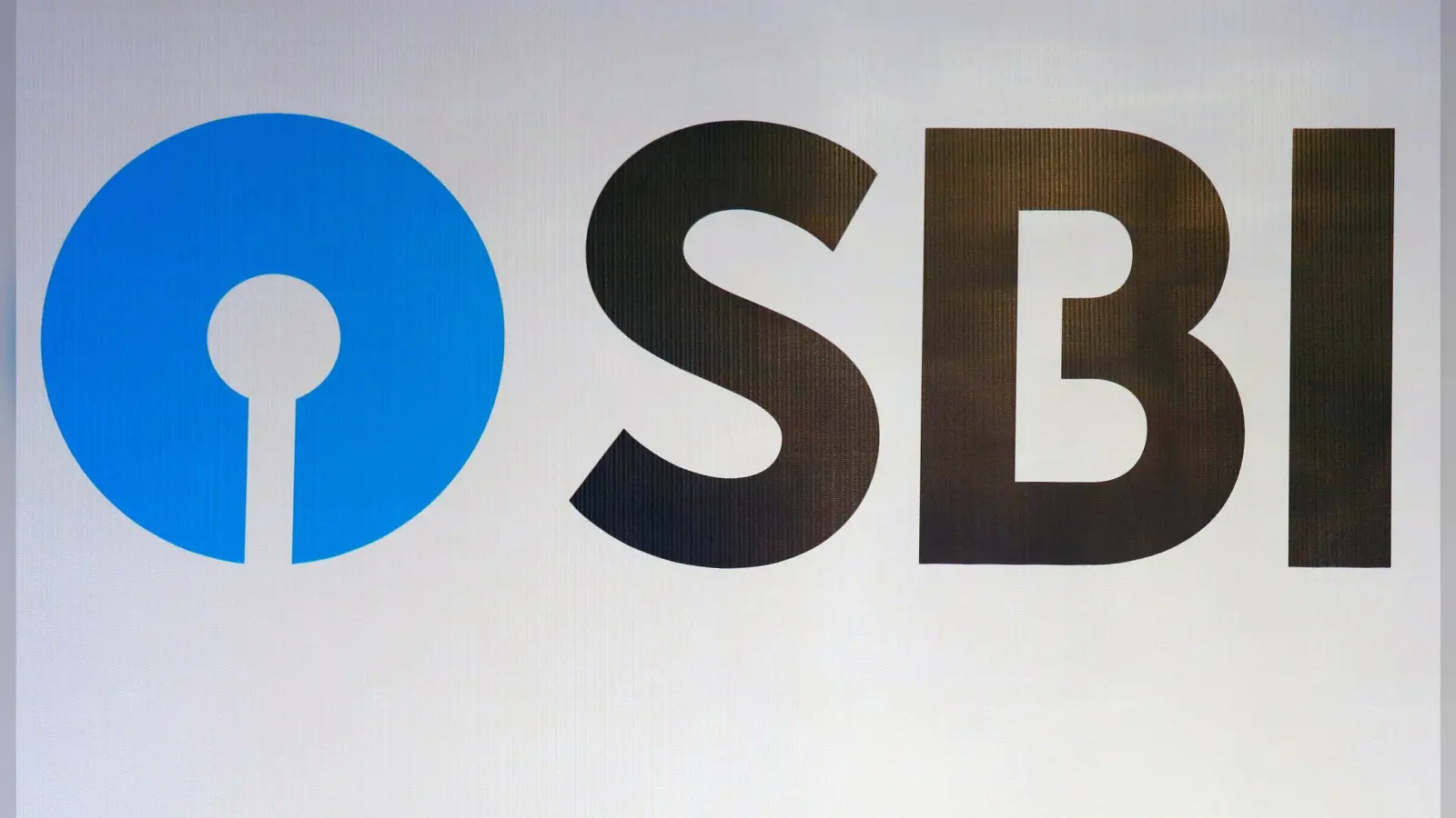 कर्मचारियों को SBI की चेतावनी : COVID19 के दौरान सोशल मीडिया में बैंक के खिलाफ लिखा, तो होगी कार्रवाई