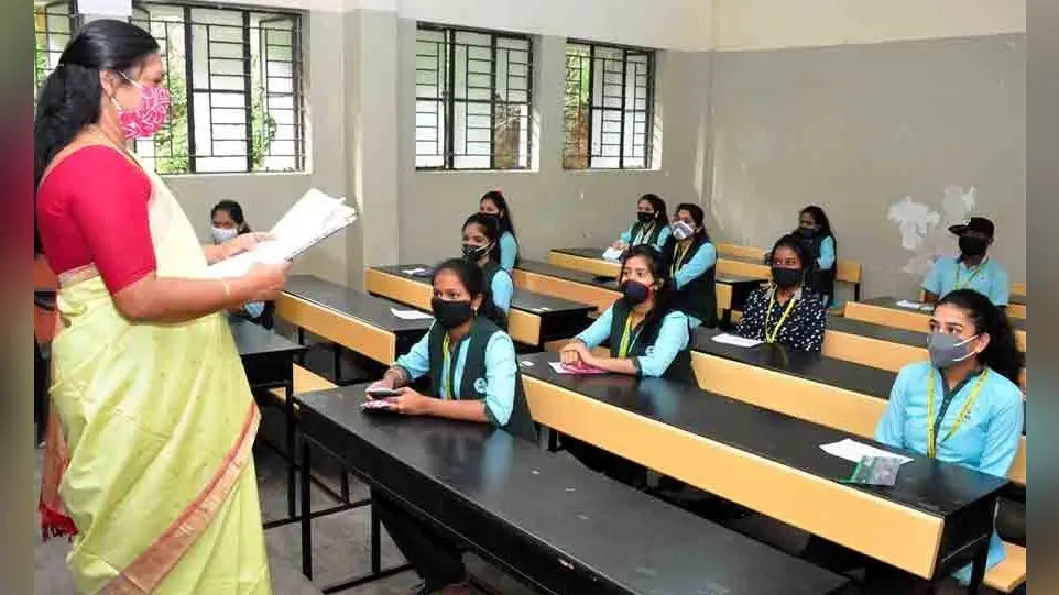 School Reopen News: कोरोना संक्रमण को देखते हुए बंगाल के इन स्कूलों में फिजिकल क्लास बंद, देखें