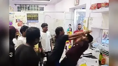 MGM में बच्ची की मौत से आक्रोशित परिजनों ने ऑन ड्यूटी डॉक्टर को पीटा, विरोध में ओपीडी बंद