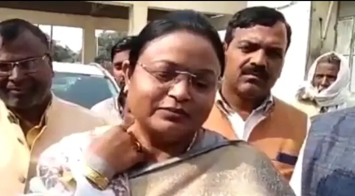 Agra News: बीजेपी विधायक हेमलता दिवाकर बोलीं- पैसे लेकर धरना दे रहे हैं लोग