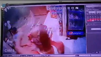 UP News: दुकानदार की आंख में मिर्च डालकर लूटी सोने की चेन, पकड़ने पर तमंचे की बट से किया घायल