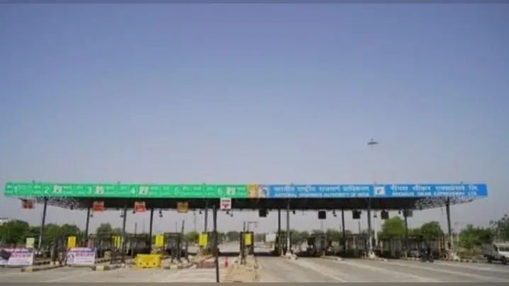 बरेली-लखनऊ का सफर हुआ महंगा, मैगलगंज टोल प्लाजा पर वाहनों से वसूली शुरू, यहां देखें रेट लिस्ट