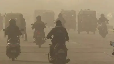 UP Weather AQI Today: यूपी के मेरठ की हवा दिल्ली से भी अधिक जहरीली, कई जिलों में आज बारिश से बदलेगा मौसम