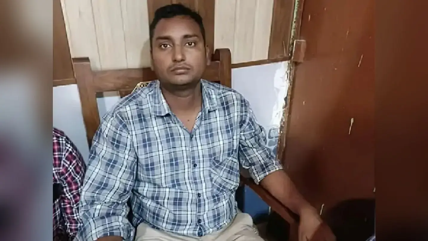 एंटी करप्शन की टीम ने गोरखपुर में बिजली विभाग के क्लर्क को रिश्वत लेते रंगे हाथों दबोचा, जानें क्या है मामला