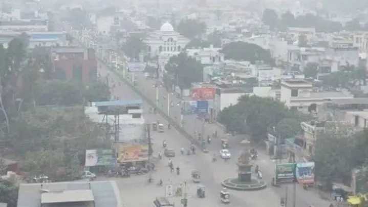 UP Weather AQI: मेरठ प्रदूषण में अव्वल, दुनिया के 100 प्रदूषित शहरों में यूपी के 6 जिले, जानें मौसम का हाल