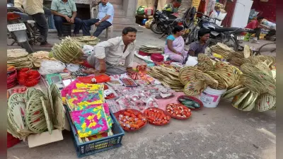 वट सावित्री व्रत: पटना के बाजारों में देर रात तक खरीदारी करती रहीं महिलाएं, 15 फीसदी तक कीमतों में हुआ इजाफा
