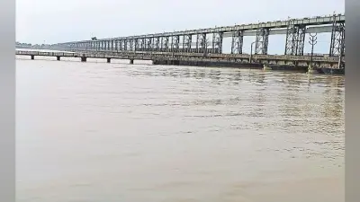 गंडक नदी का तेजी से बढ़ा जलस्तर, सदर प्रखंड के दो दर्जन गांवों का मुख्यालय से कटा संपर्क