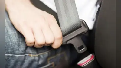 दिल्ली में अब कार की पीछे की सीट पर भी Seat Belt अनिवार्य, टू व्हीलर में रियर व्यू मिरर नहीं, तो लगेगा जुर्माना
