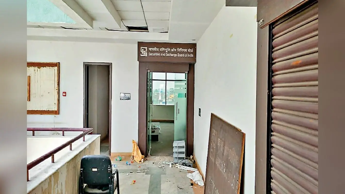सेबी ने रांची का ऑफिस किया बंद, निराश होकर लौट रहे निवेशक और शिकायतकर्ता