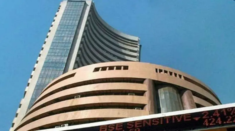 Business News LIVE Today: बाजार में लौटी रौनक, सेंसेक्स 850 अंक पार, ढ़ाई सौ के ऊपर निफ्टी