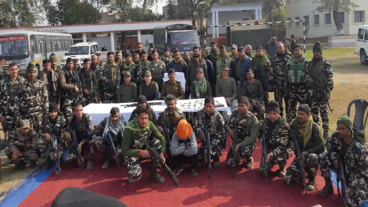 Bihar: लखीसराय में पुलिस व नक्सलियों के बीच मुठभेड़, हार्डकोर नक्सली श्री कोड़ा गिरफ्तार, हथियार बरामद