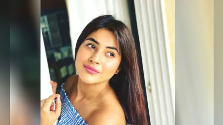 शहनाज गिल ने शेयर की बोल्ड ‘मिरर सेल्फी’, एक्ट्रेस की तसवीर देखने से खुद को नहीं रोक पाएंगे आप