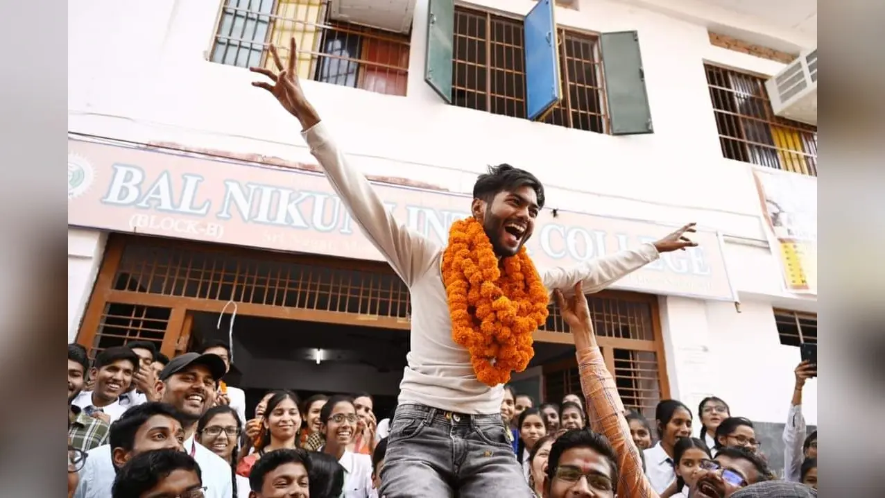 UP Board Result 2023: लखनऊ के छह मेधावियों ने मेरिट लिस्ट में बनाई जगह, हासिल किया मुकाम, अब हौसलों को लगे पंख
