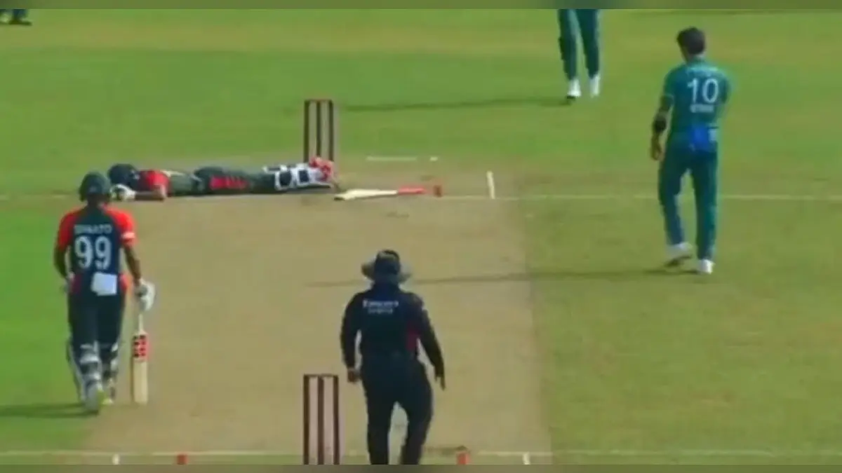 PAK vs BAN: छक्का पड़ा तो बौखलाये शाहीन अफरीदी ने बल्लेबाज को मारी गेंद, पिच पर ही गिर पड़ा खिलाड़ी