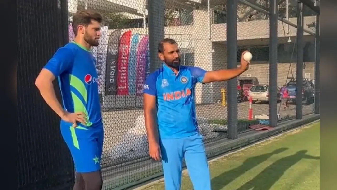 T20 World Cup: मोहम्मद शमी ने पाकिस्तानी स्टार शाहीन शाह अफरीदी को दिये टिप्स, फोटो वायरल