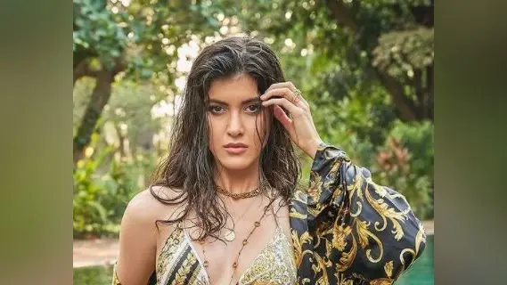 शनाया कपूर ने बिकिनी पहनकर दिखाई बोल्ड अदाएं, कीमत जानकर कहेंगे ‘इतना महंगा लेने का क्या फायदा?’