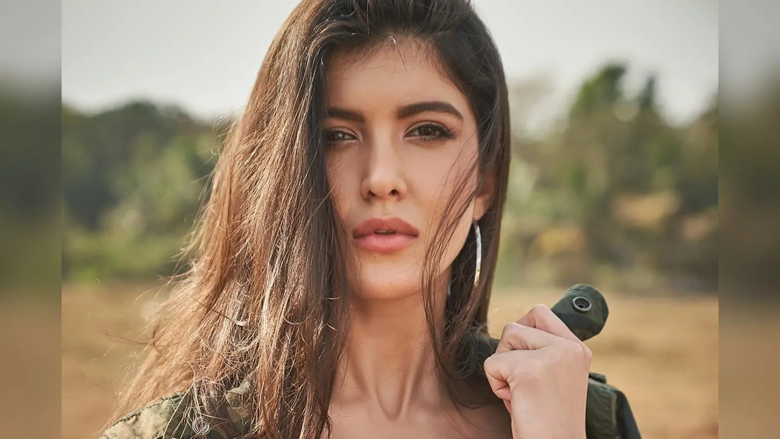 Shanaya Kapoor की इन तसवीरों को देख आप हो जाएंगे दीवाने, करण जौहर की फिल्म Bedhadak से कर रही डेब्यू