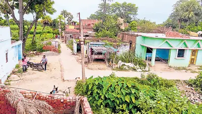 चाईबासा में अवैध शराब बिक्री के खिलाफ सड़क पर उतरीं महिलाएं, विक्रेताओं के घर जाकर दी चेतावनी