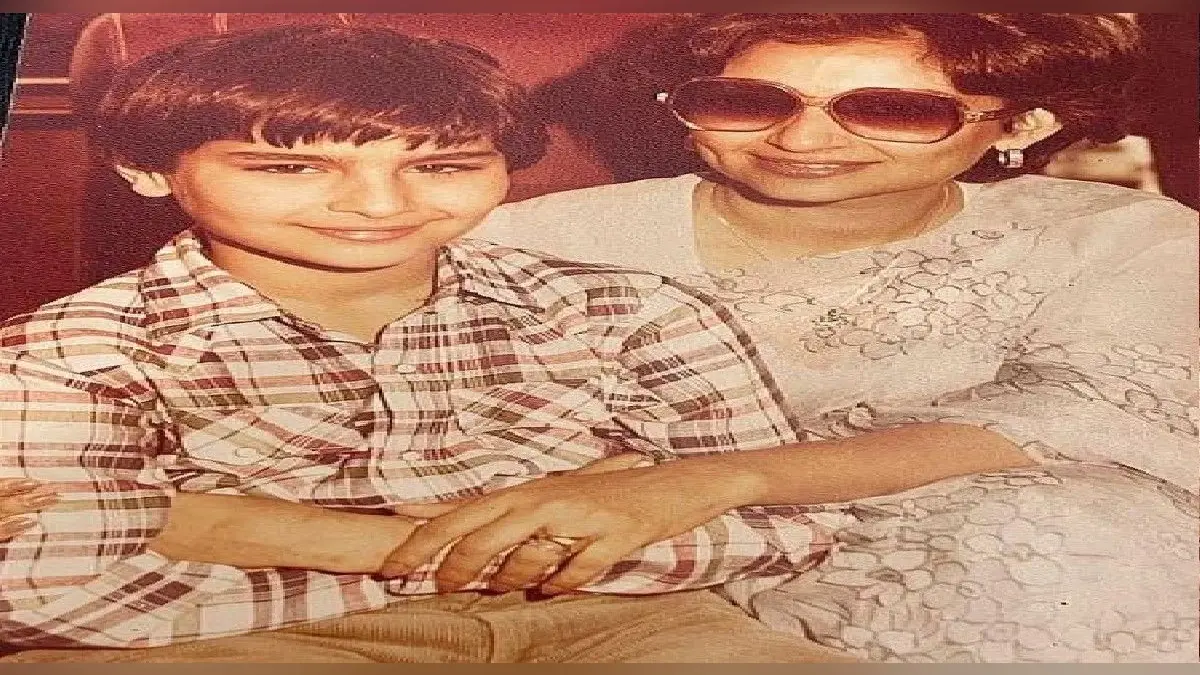 मां शर्मिला टैगौर के साथ दिखे नन्हें सैफ, फैंस बोले पापा की फोटो कॉपी हैं तैमूर