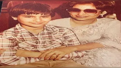 मां शर्मिला टैगौर के साथ दिखे नन्हें सैफ, फैंस बोले पापा की फोटो कॉपी हैं तैमूर