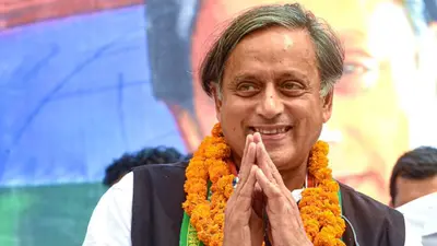 शशि थरूर का मल्लिकार्जुन खड़गे पर वार : बड़े नेताओं को मिलता है वरिष्ठों का साथ, वर्कर्स का रखवाला कौन?