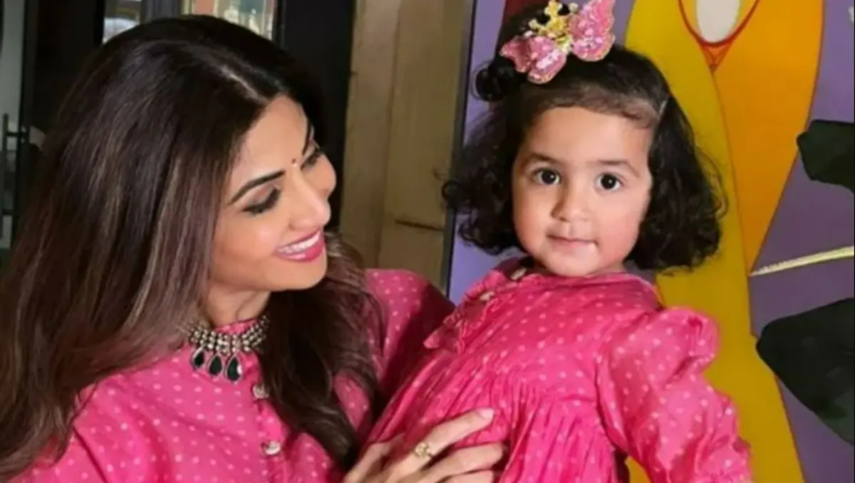 शिल्पा शेट्टी की बेटी समीशा की क्यूटनेस पर फिदा हुए फैंस, वायरल वीडियो पर कर रहे जमकर कमेंट्स