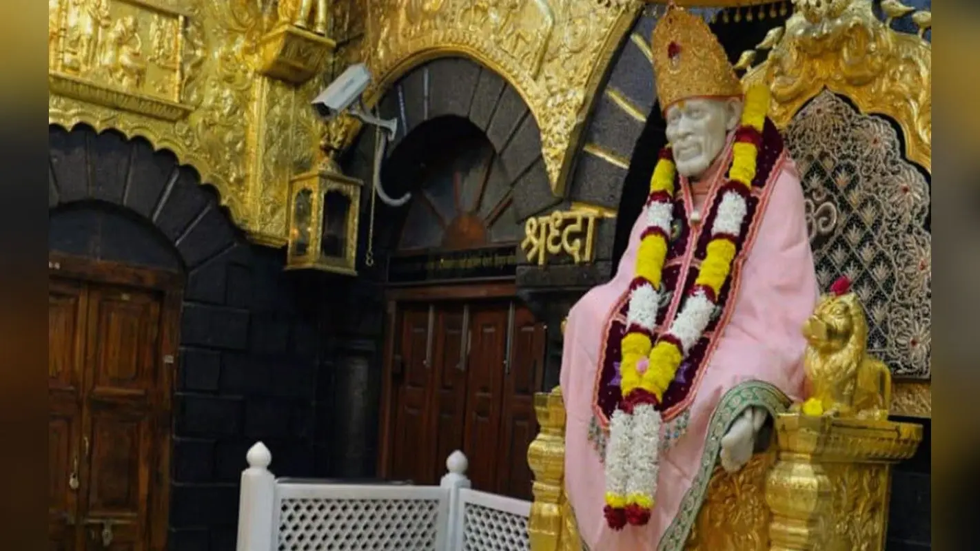 Maharashtra: शिरडी साईं मंदिर के सिक्कों को नहीं मिल रही रखने की जगह, बैंकों ने भी किया लेने से इनकार
