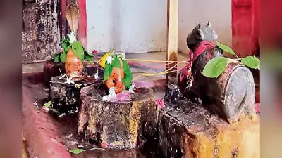गुमला के बिशुनपुर में स्थित इस मंदिर के शिवलिंग का हर छह माह में बदलता है रंग, भक्तों की उमड़ती भीड़
