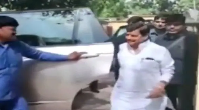 UP की राजनीति में बड़े बदलाव के संकेत, शिवपाल ने जेल में की आजम खान से मुलाकात, सपा से इंतकाम की तैयारी?