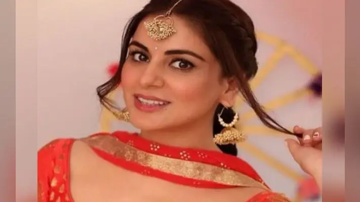 Kundali Bhagya की प्रीता पिंक ड्रेस में दिखीं बेहद ग्लैमरस, सोशल मीडिया पर वायरल हुई एक्ट्रेस की ये PHOTOS