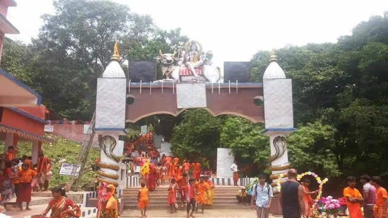 श्रावणी मेला 2022 : झारखंड के मिनी बाबाधाम गजेश्वरनाथ धाम में शिवलिंग पर होता रहता है अनवरत जलाभिषेक