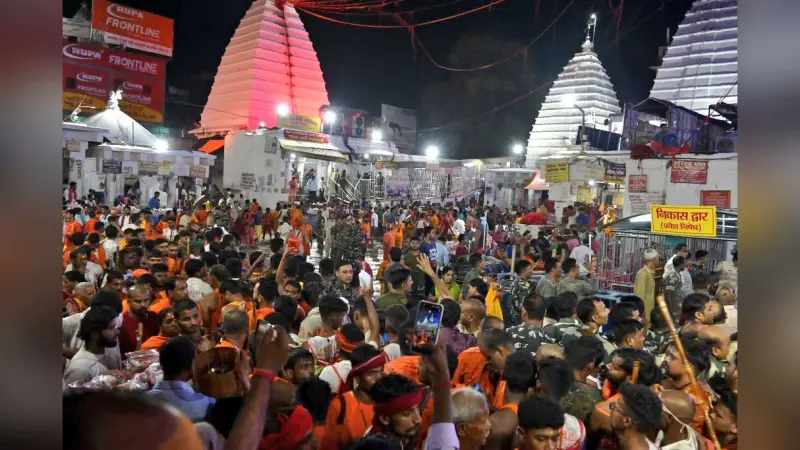 सुल्तानगंज से देवघर तक कांवरियों का रेला, सावन की पहली सोमवारी पर भक्तों ने किया बाबा बैद्यनाथ का जलाभिषेक